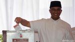 Anies Baswedan Pose 3 Jari Usai Nyoblos
