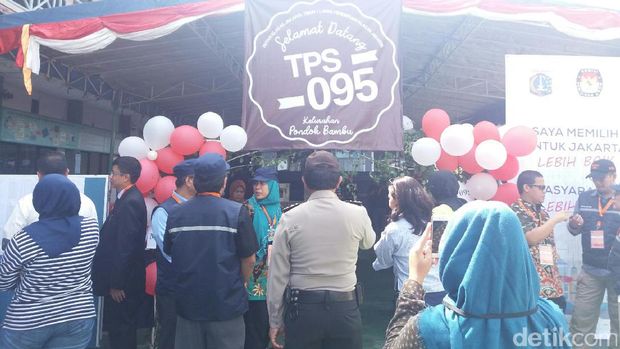 Dihiasi Balon-Balon, Begini Suasana TPS 95 Lapas Wanita Pondok Bambu