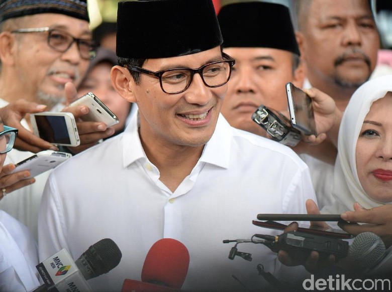 Anies Naik Heli Bertemu Ahok di Balai Kota, Ini Kata Sandiaga Anies Naik Heli Bertemu Ahok di Balai Kota, Ini Kata Sandiaga