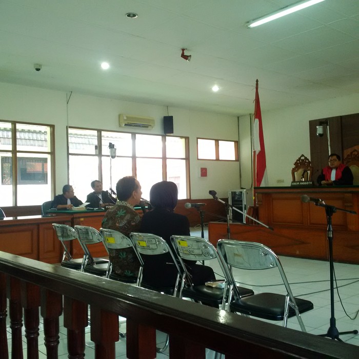 Atty dan Itoc Didakwa Terima Suap Rp 3,9 Miliar