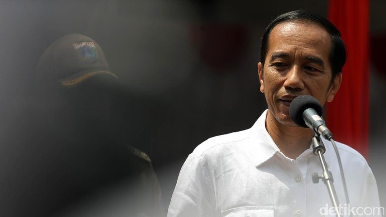 Terbang ke Solo, Jokowi Resmikan Pasar Klewer Terbang ke Solo, Jokowi Resmikan Pasar Klewer