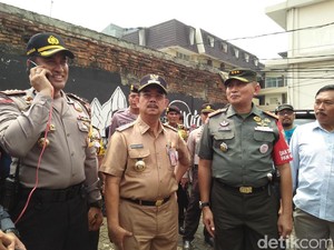 Wali Kota dan Kapolres Jakpus Tinjau TPS 17 Petamburan
