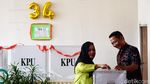 TPS Ini Meriah Berhias Janur Kuning