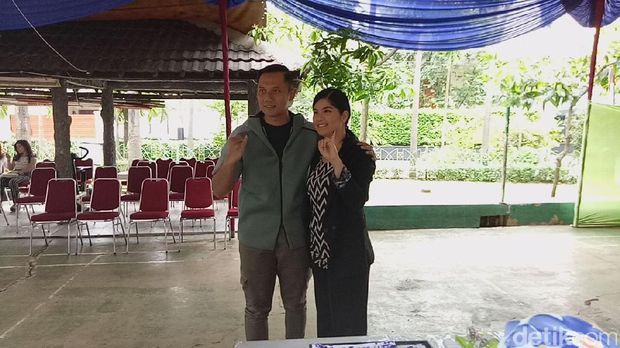 Berkacamata Hitam, Agus Yudhoyono Nyoblos Bareng Annisa Pohan