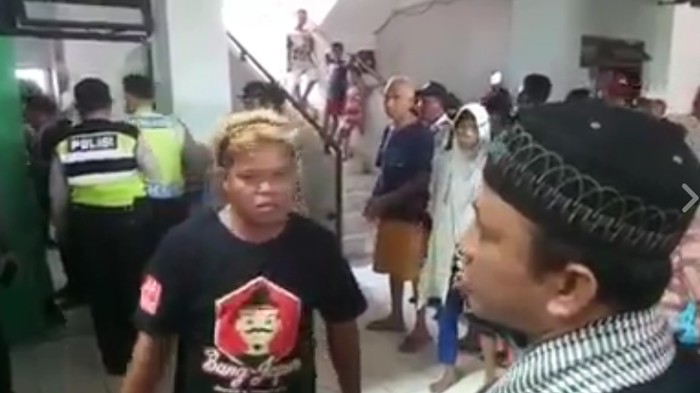 Heboh Pria Mencak-mencak di Rusun Tolak Ahok