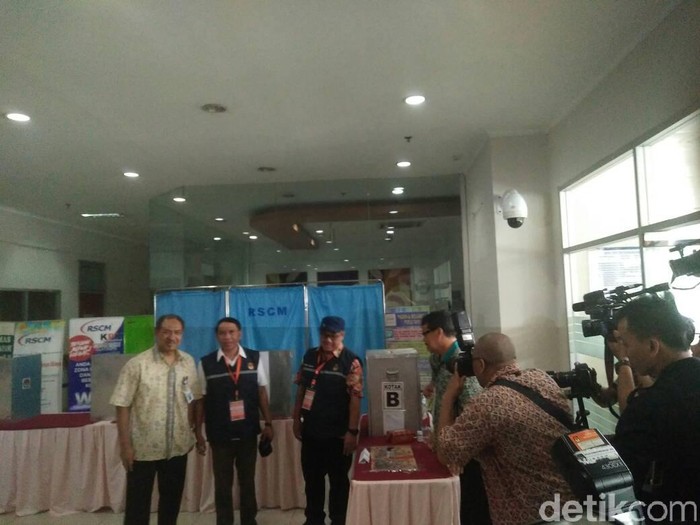 Tinjau TPS di RSCM, KPU RI: Pemilih di RS Harus Sertakan A5