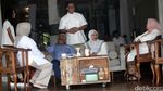 Sebelum ke TPS, Anies Sungkem ke Orang Tua