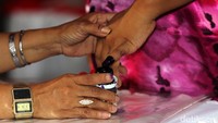 Hari ini sebanyak 7.218.254 warga DKI Jakarta yang terdapat dalam DPT melakukan pemilihan gubernur serentak.