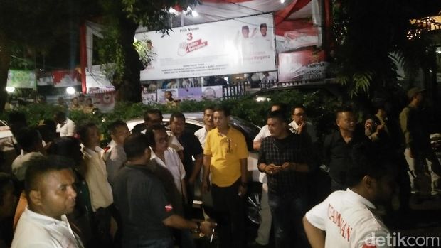 TNI dan Polri jaga Posko Pemenangan Anies-Sandi