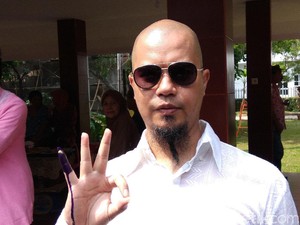 Ironi Ahmad Dhani Dikejar-kejar di Kampung Sendiri