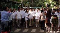 Sandiaga tiba di TPS 01, Rabu (19/4/2017) sekitar pukul 08.42 WIB.
