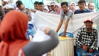 Di TPS 16, ada total 465 surat suara dengan rincian Anies-Sandiaga mendapatkan 333 suara, sedangkan Ahok-Djarot meraih 131 suara, serta ada 1 surat suara yang dinyatakan tidak sah.