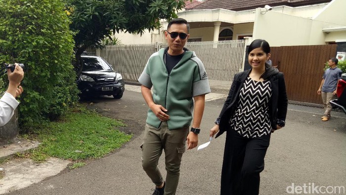 Berkacamata Hitam, Agus Yudhoyono Nyoblos Bareng Annisa Pohan