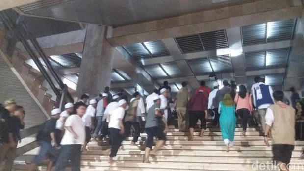 Suasana di Masjid Istiqlal.