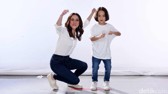 BCL dan Noah saat syuting OST Surat Kecil untuk Tuhan.
