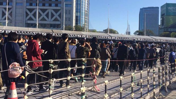 15 Menit Jelang Dibuka, Penonton Konser Coldplay Tokyo Masih Antre Panjang