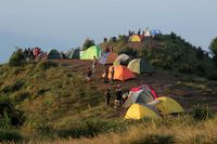 Barisan tenda warna-warni