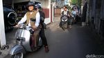 Jelang Nyoblos, Anies Konvoi Beli Kue dengan Vespa