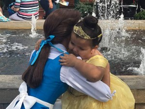Ada Kisah Haru dari Gadis Cilik yang Menangis Saat Bertemu Putri Belle
