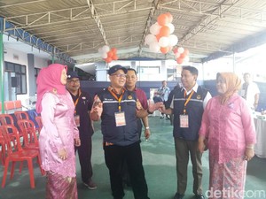 Jessica Wongso dan Anggie Nyoblos di TPS Rutan Pondok Bambu