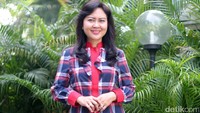 Happy menyesuaikan bawahannya dengan memilih celana warna merah yang membuatnya tampil menarik atensi.  (Foto: Grandyos Zafna/detikcom)
