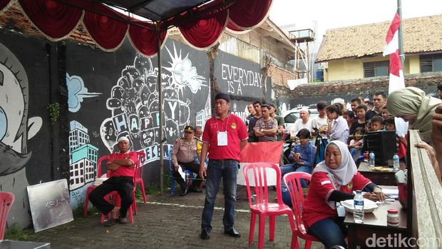Perhitungan Suara di TPS Habib Rizieq Mulai, Warga Ramai Menonton