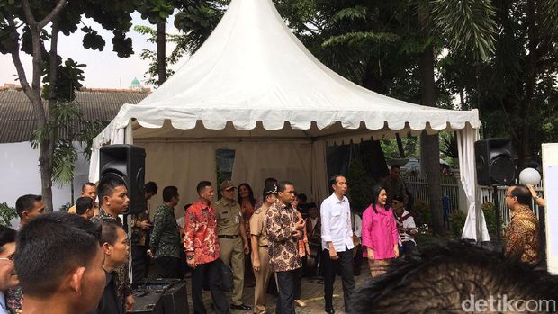 Jokowi mencoblos di TPS di Gambir