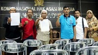 Mereka menyesalkan sikap dan tindakan Komnas Ham terkait polemik pendirian pabrik semen Indonesia di Rembang. Mereka juga meminta Komnas HAM untuk bertindak profesional sesuai dengan tugas dan fungsinya agar tidak menimbulkan keresahan di tengah-tengah warga Rembang yang selama ini hidup tentram berdampingan, baik antara yang pro maupun kontraPool/Munzir.