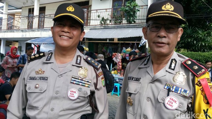 Pin Aman Ada Kami di Dada TNI-Polisi yang Berjaga di Pilgub DKI