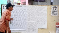 Ada 2 TPS di lokasi itu yakni TPS 16 dan TPS 17. Di kedua TPS itu, pasangan Anies-Sandiaga mengungguli Ahok-Djarot.