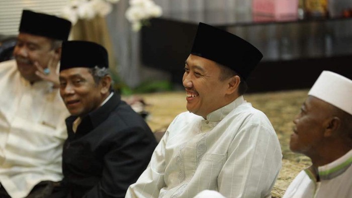 Menpora Doakan Pilkada Damai dan Cetuskan Ide Pesantren Olahraga