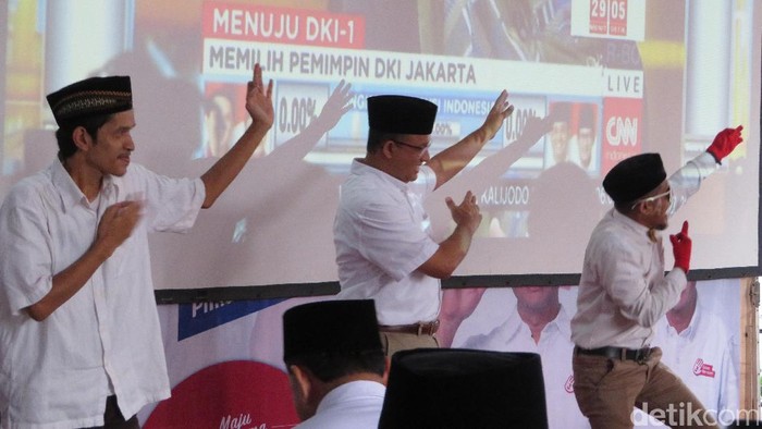 Datangi Posko Cicurug, Anies Joget Diiringi Lagu Kobarkan Semangat