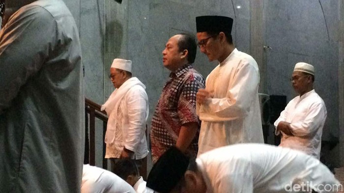 Usai Salat Subuh, Sandiaga: Mohon Doa untuk Kelancaran Hari Ini