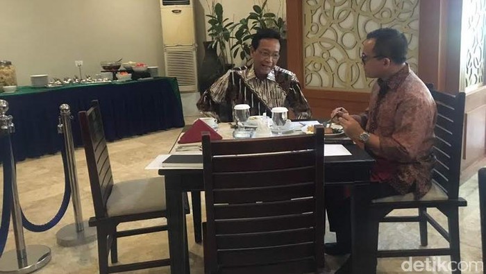 Bupati Anas Berbagi Pengalaman dengan Sri Sultan Hamengkubuwono X