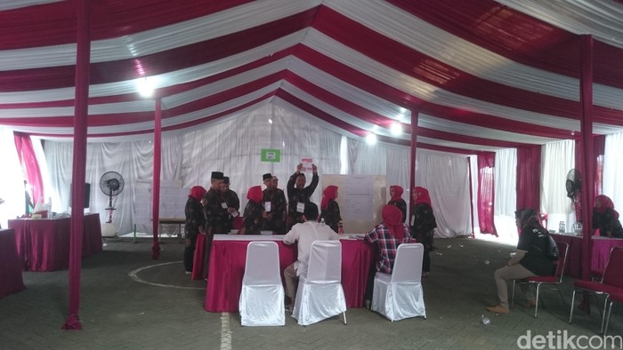 Suara Pertama di TPS Megawati untuk Anies-Sandiaga