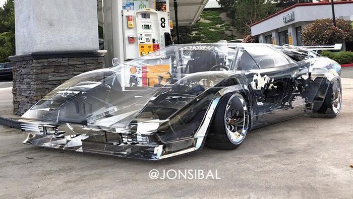 Mobil Super Ini Dibuat Tembus Pandang