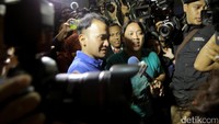 Ruben tampak menangis dan meminta doa bagi Jupe. Pool/Ismail/detikFoto.