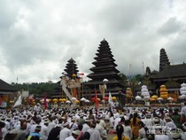Sejarah, Makna, dan Keindahan Arsitektur Pura Terbesar di Bali