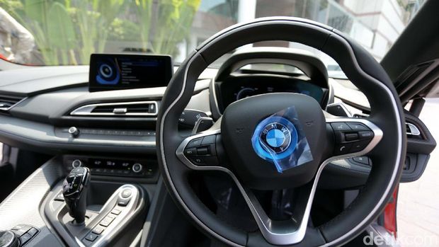 Ini Dia Pemilik Pertama Mobil Sport Hybrid BMW di Indonesia