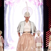 Denny Wirawan mengangkat tema Divine di Fashion Nation 2017. Atrium Senayan City. Jakarta. [Foto: Mohammad Abduh/Wolipop]