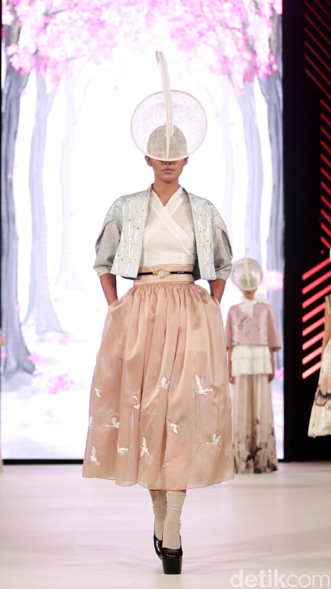 Denny Wirawan mengangkat tema Divine di Fashion Nation 2017. Atrium Senayan City. Jakarta. [Foto: Mohammad Abduh/Wolipop]