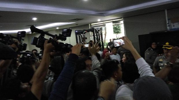 Ricuh di Ruang Sidang Pasca Pembacaan Tuntutan untuk Ahok