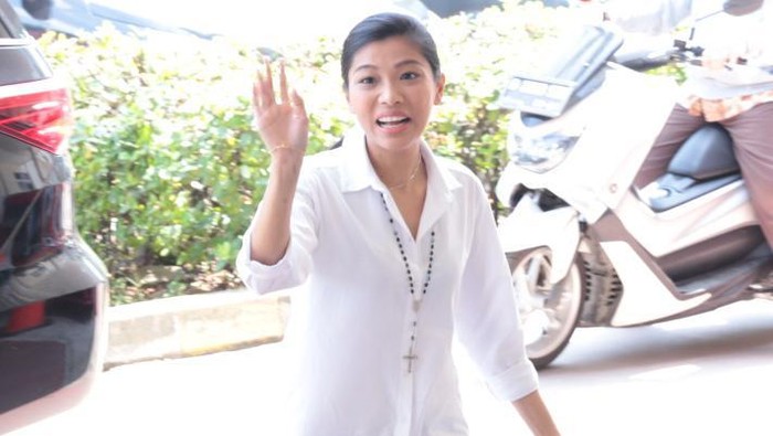 Julia Perez Juga Dijenguk Dokter Irene, Anggota Girls Squad