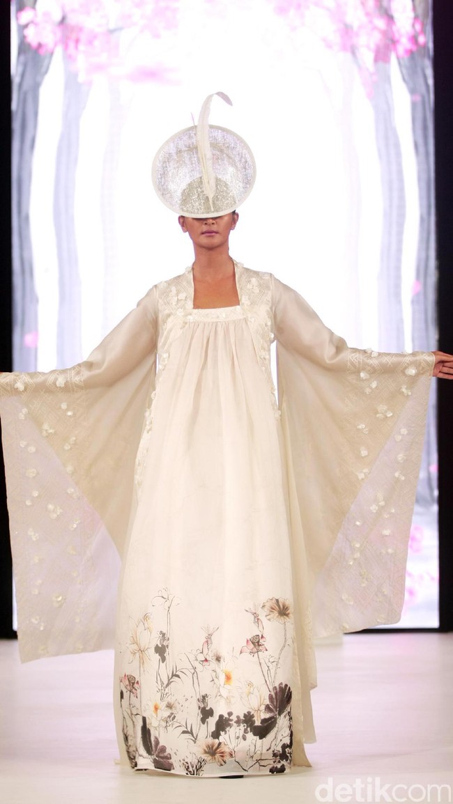 Denny Wirawan mengangkat tema Divine di Fashion Nation 2017. Atrium Senayan City. Jakarta. [Foto: Mohammad Abduh/Wolipop]