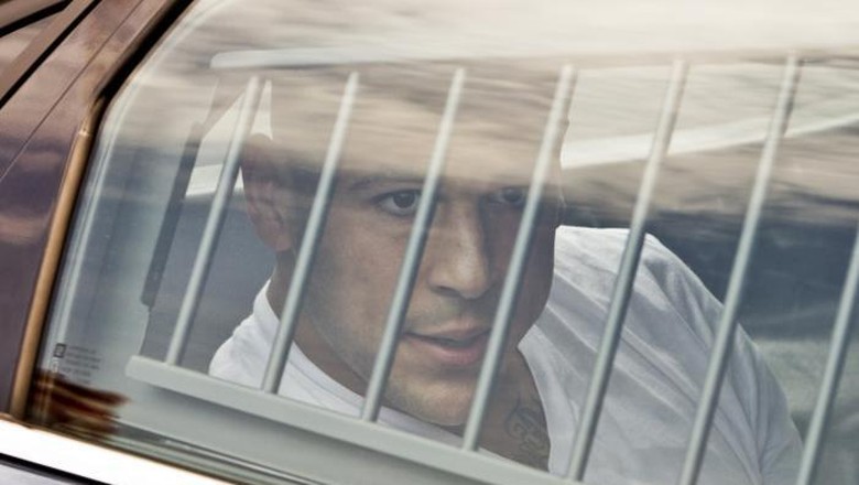 Mantan Bintang NFL Aaron Hernandez Ditemukan Tewas di Sel Penjara Mantan Bintang NFL Aaron Hernandez Ditemukan Tewas di Sel Penjara