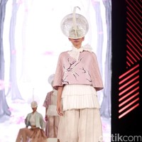 Denny Wirawan mengangkat tema Divine di Fashion Nation 2017. Atrium Senayan City. Jakarta. [Foto: Mohammad Abduh/Wolipop]