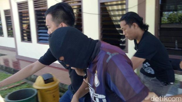 Ternyata, Polisi Penembak Mobil dan Korban Ada Hubungan Keluarga