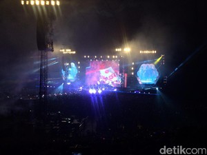 Coldplay Tokyo: Biarkan Kami Membalasmu dengan Air Mata