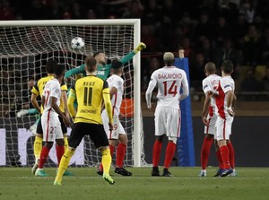 Turun Minum, Monaco Ungguli Dortmund 2-0