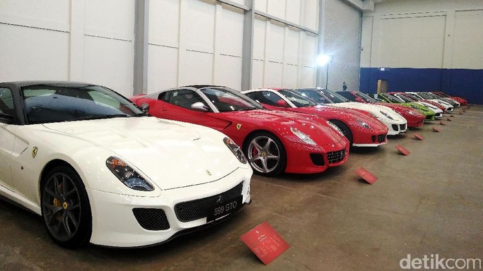 Mau Beli Ferrari dengan Cara Kredit? Bisa